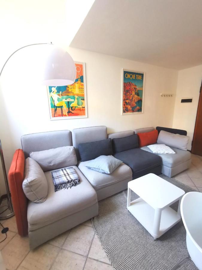 Old Town Apartment With Terrace - Live Love Lake Peschiera del Garda Eksteriør bilde