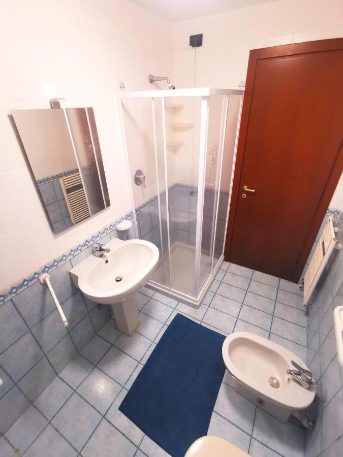 Old Town Apartment With Terrace - Live Love Lake Peschiera del Garda Eksteriør bilde