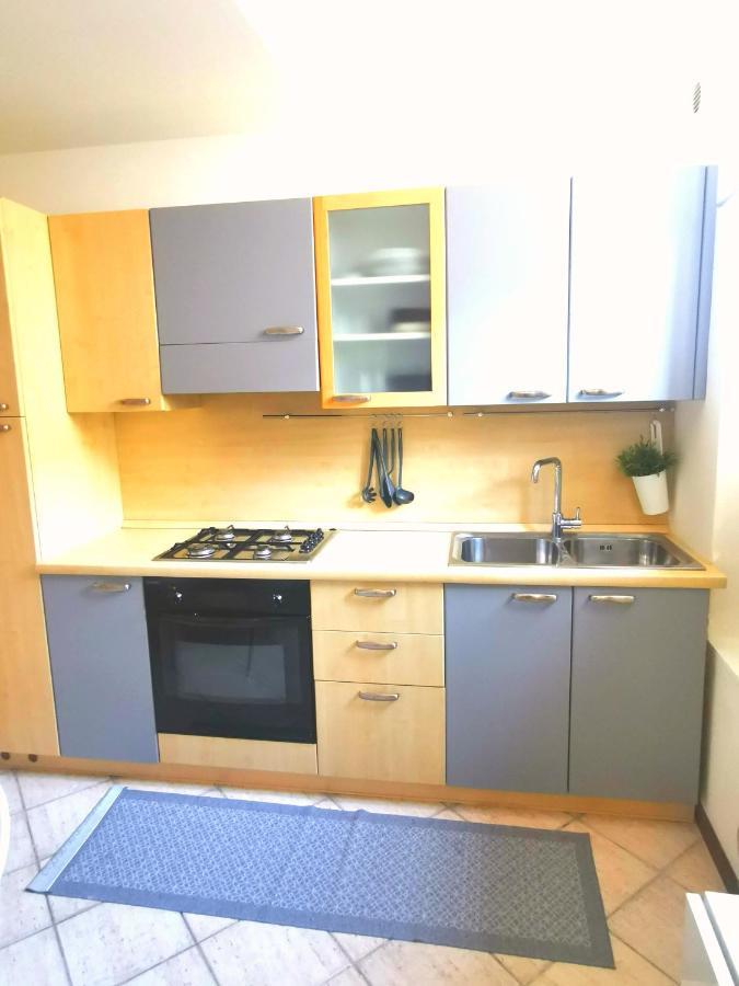Old Town Apartment With Terrace - Live Love Lake Peschiera del Garda Eksteriør bilde