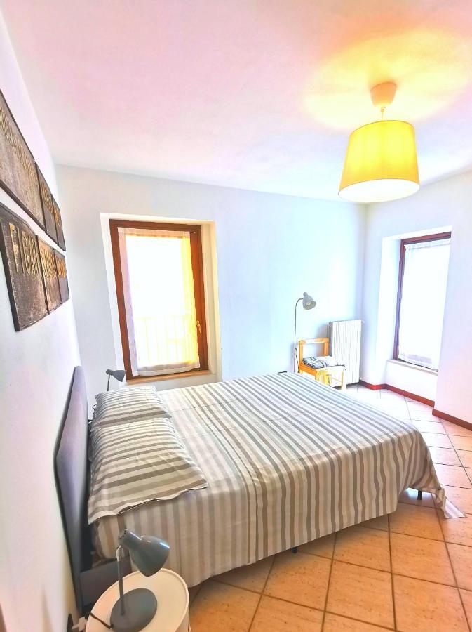 Old Town Apartment With Terrace - Live Love Lake Peschiera del Garda Eksteriør bilde