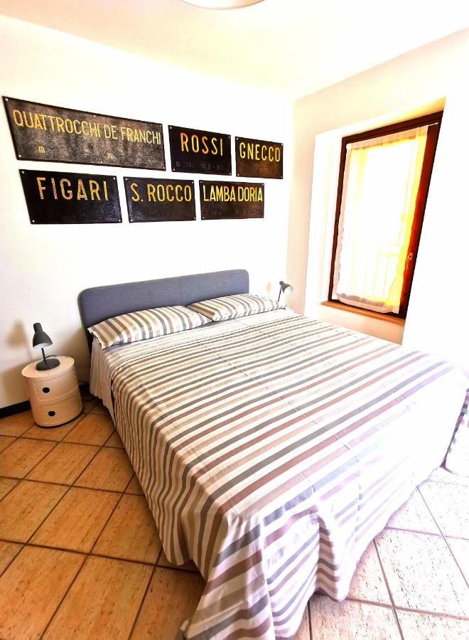 Old Town Apartment With Terrace - Live Love Lake Peschiera del Garda Eksteriør bilde