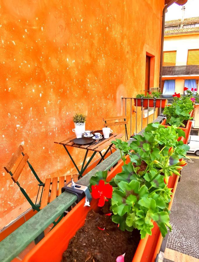 Old Town Apartment With Terrace - Live Love Lake Peschiera del Garda Eksteriør bilde