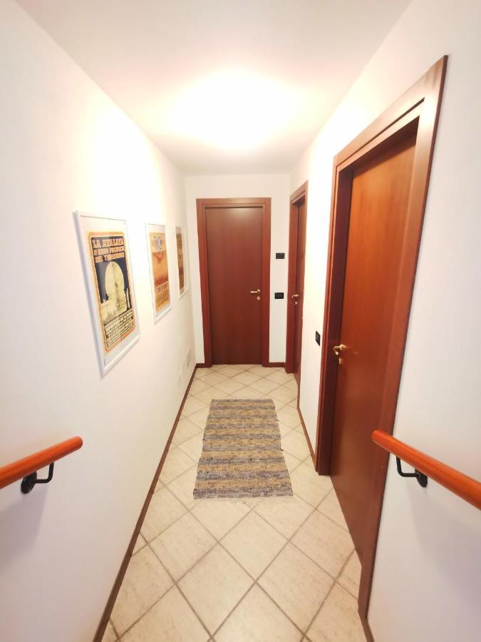 Old Town Apartment With Terrace - Live Love Lake Peschiera del Garda Eksteriør bilde
