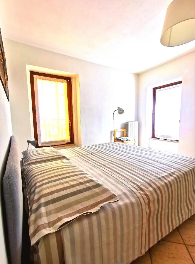 Old Town Apartment With Terrace - Live Love Lake Peschiera del Garda Eksteriør bilde