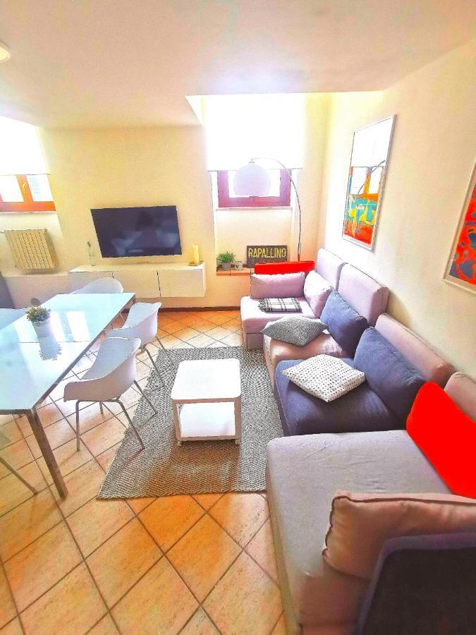 Old Town Apartment With Terrace - Live Love Lake Peschiera del Garda Eksteriør bilde