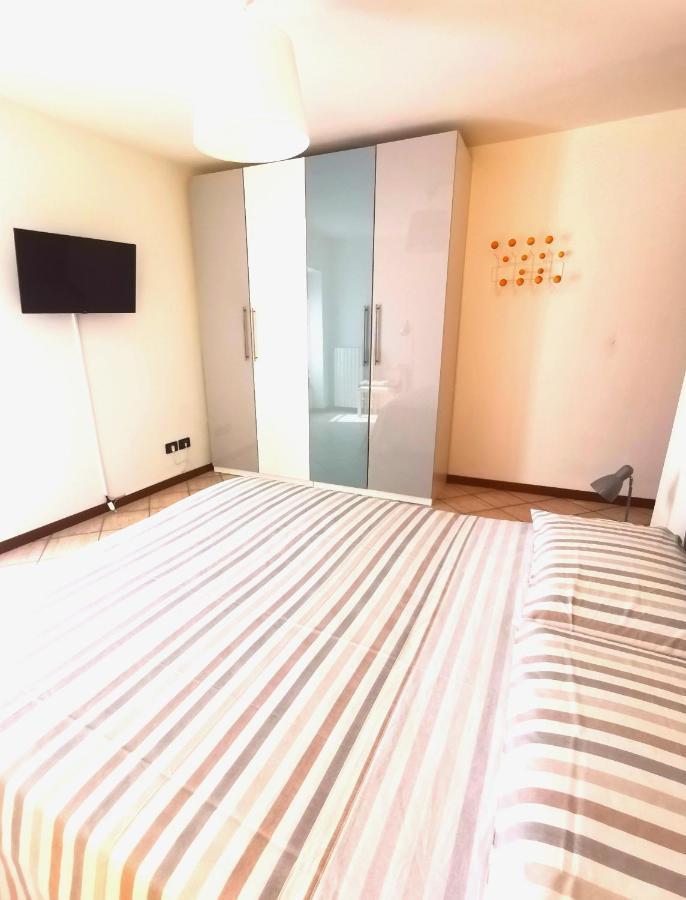 Old Town Apartment With Terrace - Live Love Lake Peschiera del Garda Eksteriør bilde