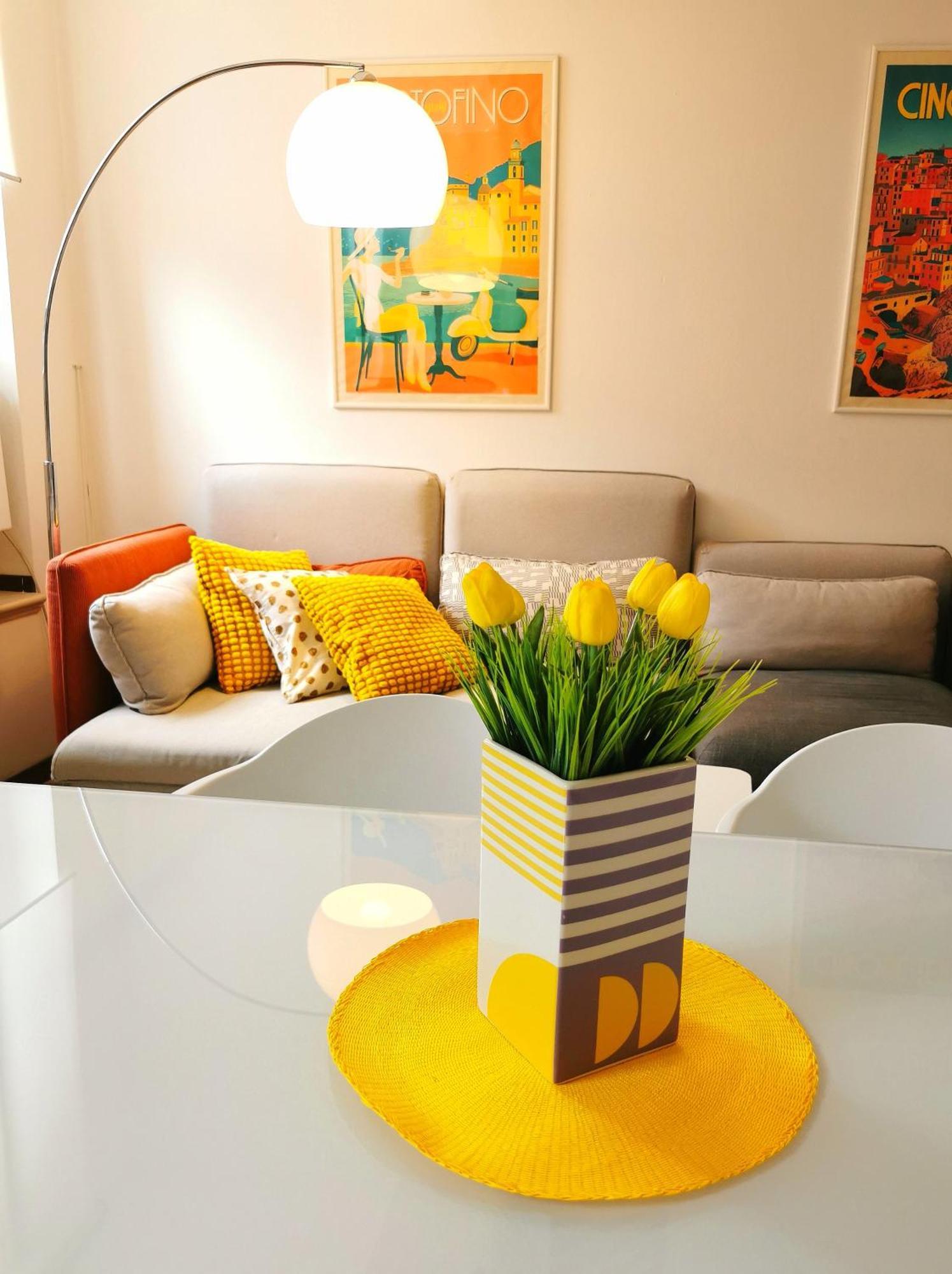 Old Town Apartment With Terrace - Live Love Lake Peschiera del Garda Eksteriør bilde