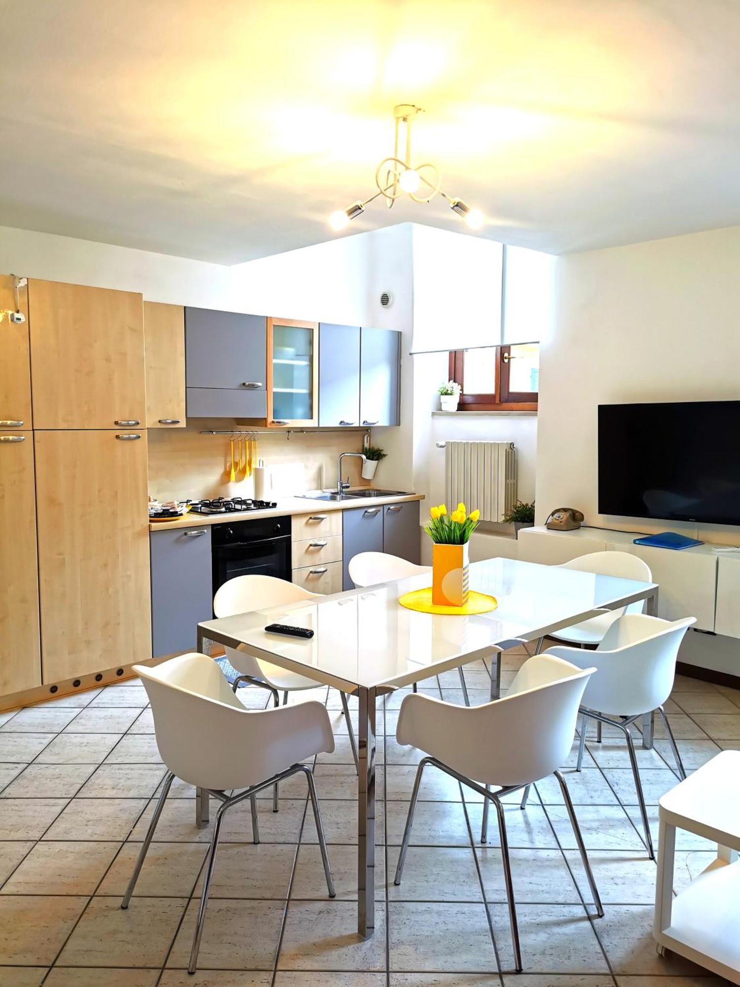 Old Town Apartment With Terrace - Live Love Lake Peschiera del Garda Eksteriør bilde